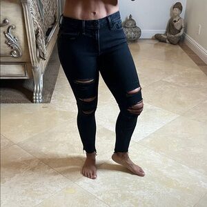💕Abercrombie & Fitch Women’s Black Distressed Jeans💕